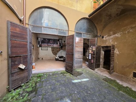 Vendita Garage o box SIENA CENTRO. Vendesi, all’interno di un palazzo d’epoca di grande eleganza situato in piena zona...